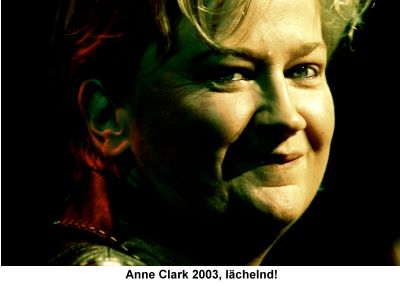 Anne Clark, l&auml;chelnd!